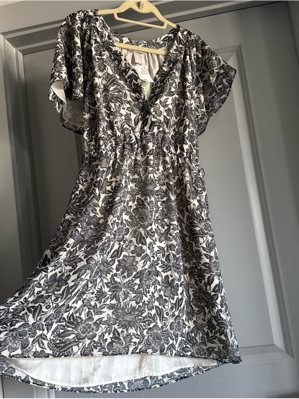 H&M Black and White Floral V-Neck Dress